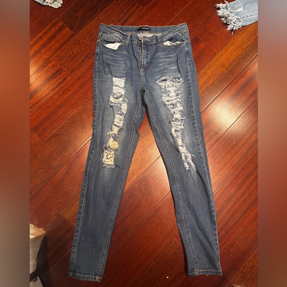 Trendy Distressed Skinny Jeans in Blue